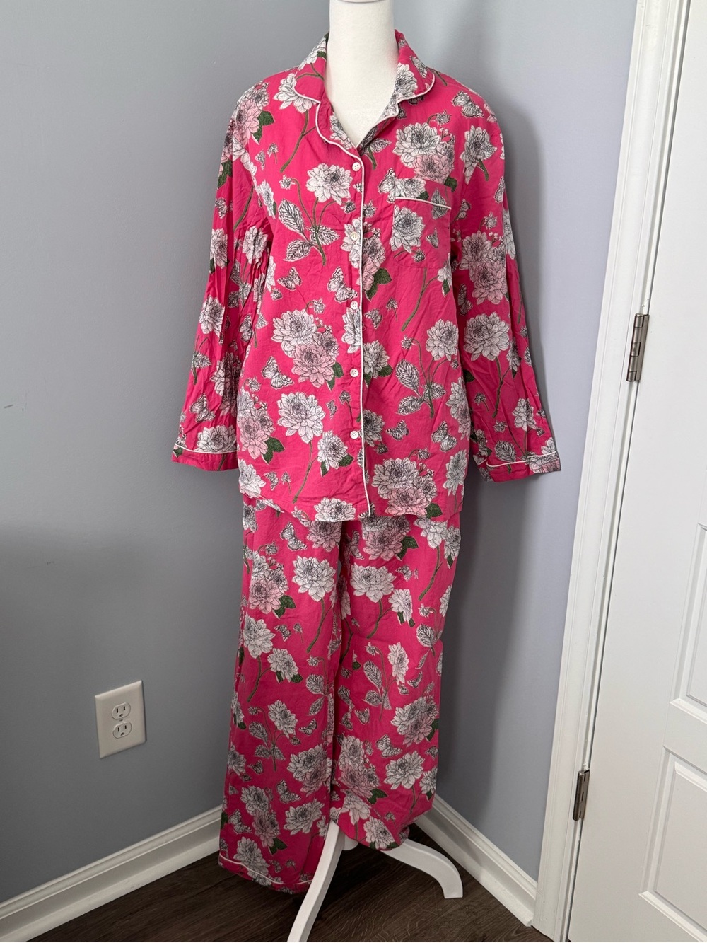 Uncommon Goods Mahogany Brand Pajama Set In Pink and White Floral Size Smal